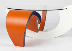 tafel met krul ontwerp