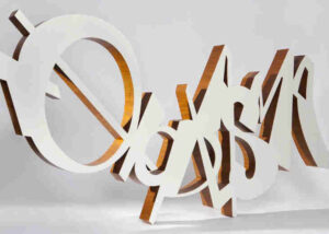 gebogen letters van hout